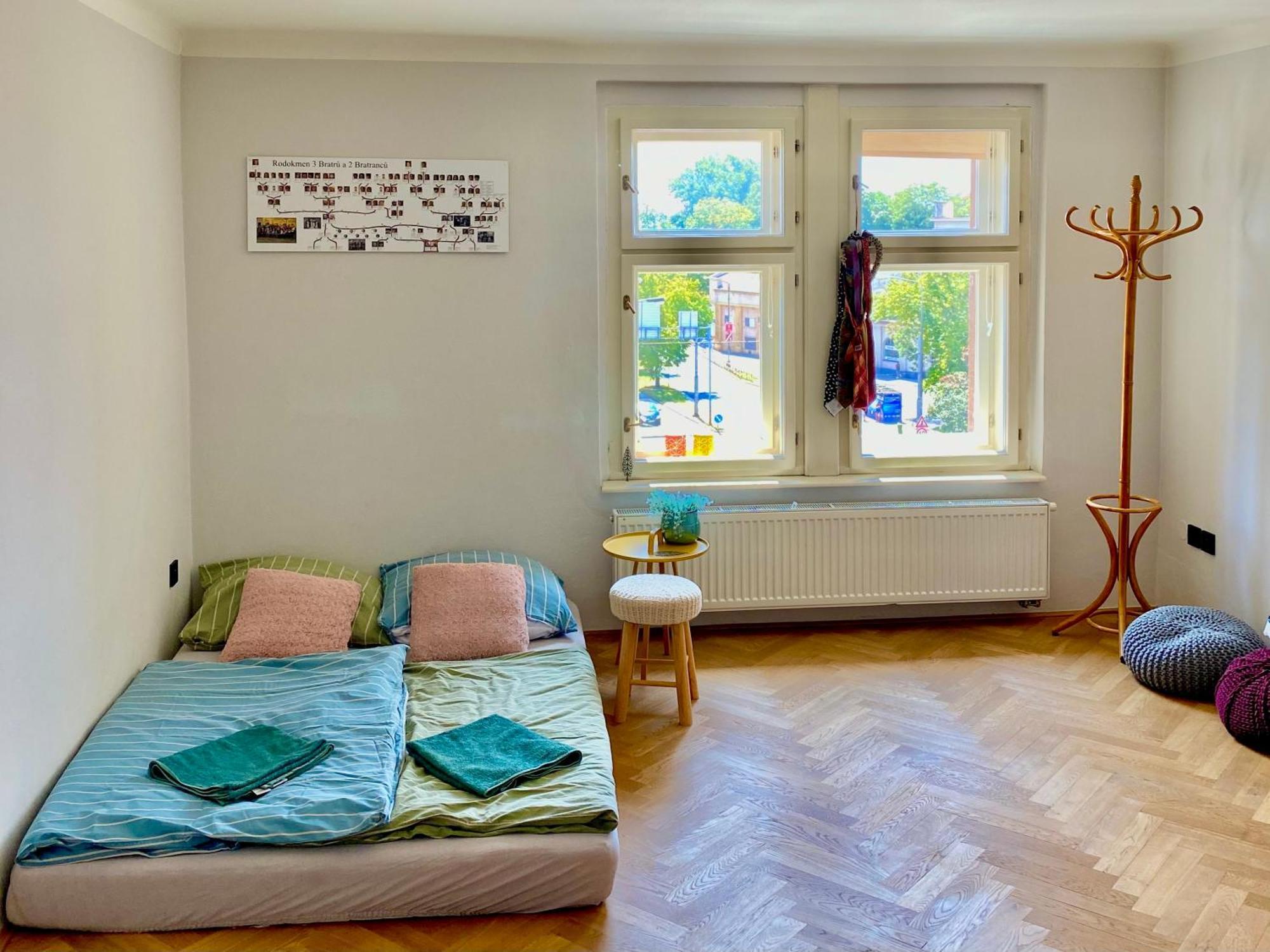 Knk Vibrant Central Spacious Hideaway Daire Hradec Králové Dış mekan fotoğraf